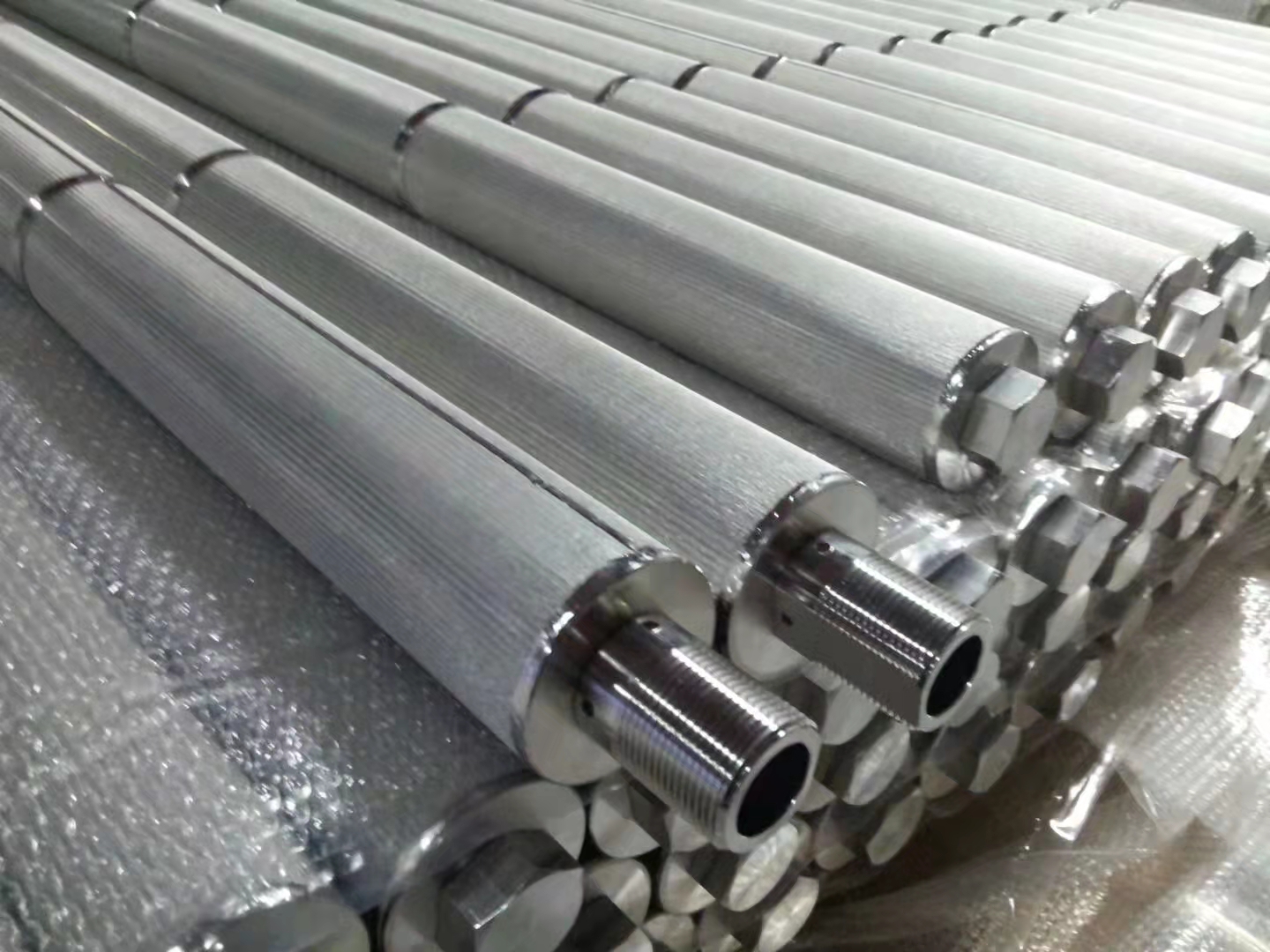 不銹鋼燒結(jié)網(wǎng)濾芯生產(chǎn)廠家-新鄉(xiāng)伊卡過濾